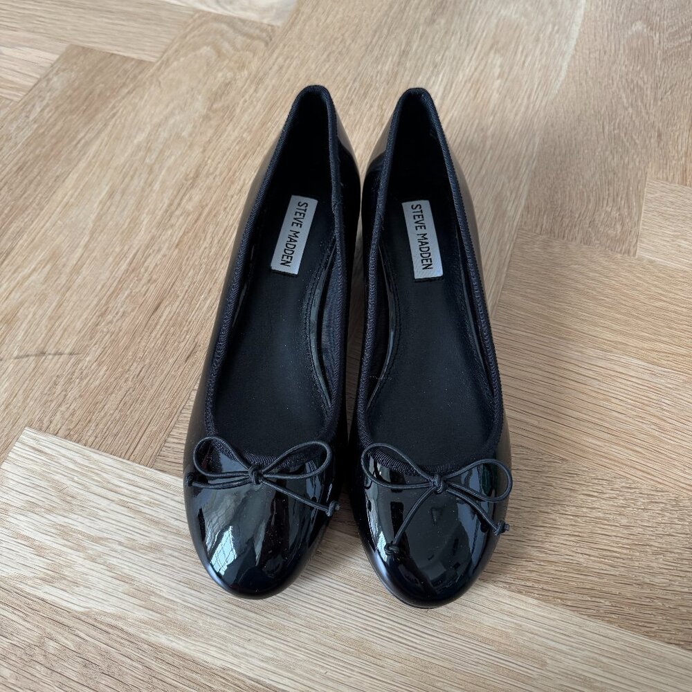 STEVE MADDEN | Black Cherish Patent Low Heel Pumps